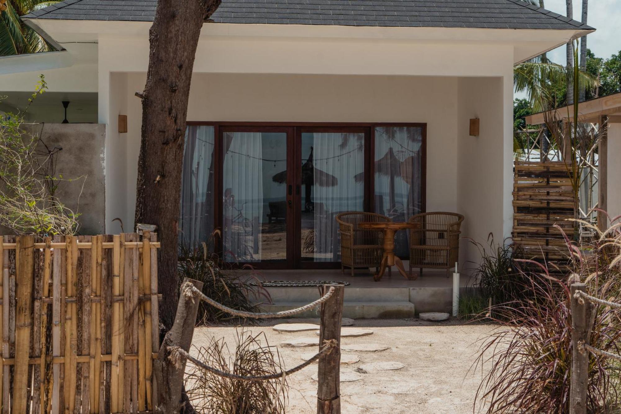 Sunscape Villa - Beachfront And Private Pool Gili Air Exterior foto