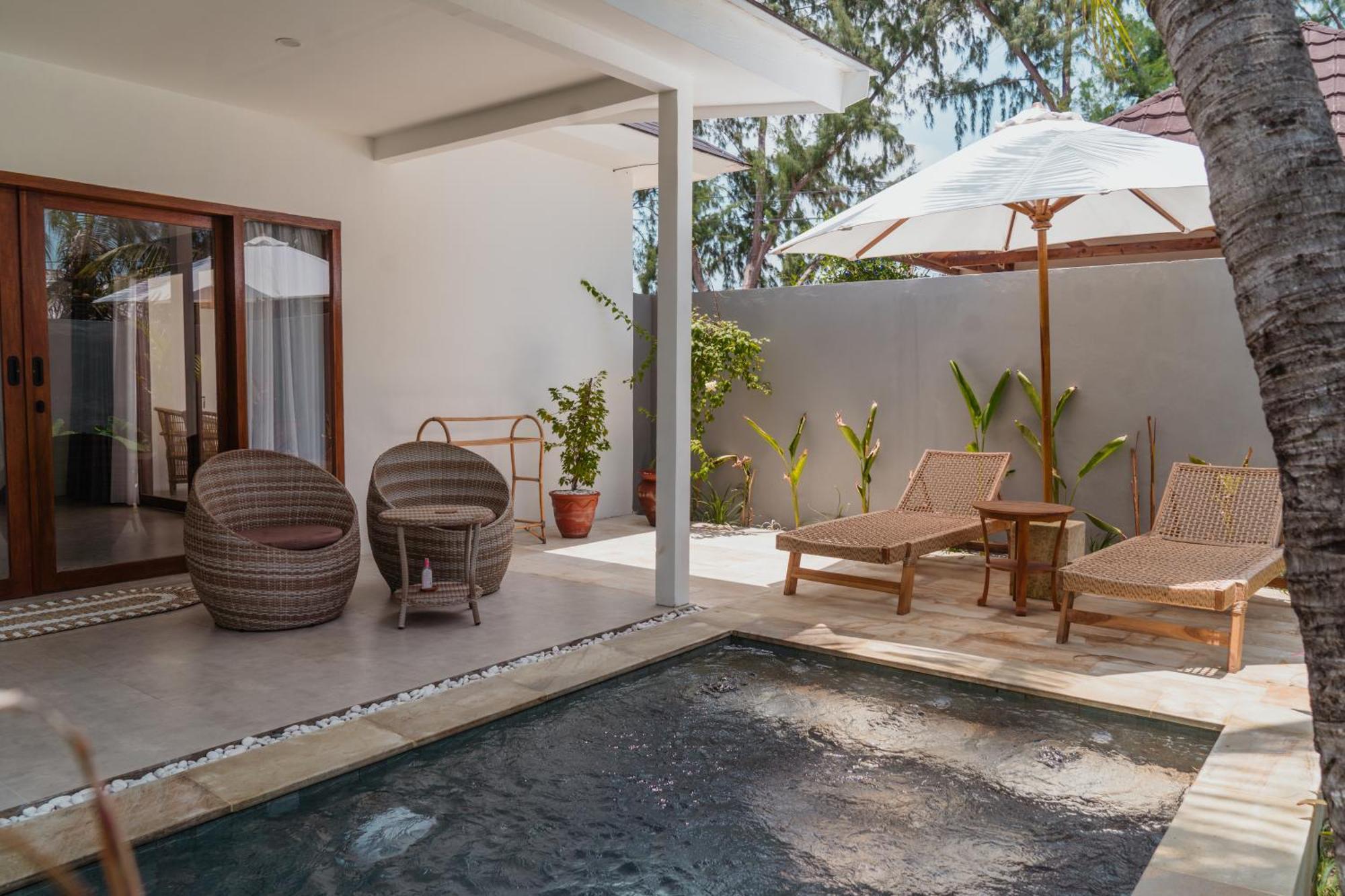 Sunscape Villa - Beachfront And Private Pool Gili Air Exterior foto